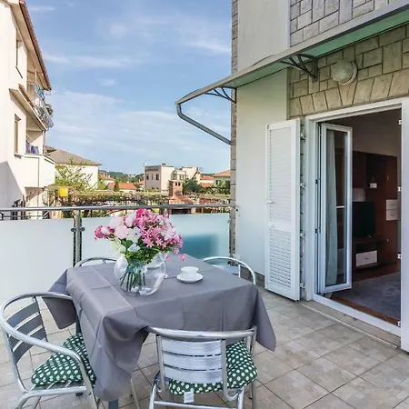 Awesome Apartment In Pula With 1 Bedrooms And Wifi *